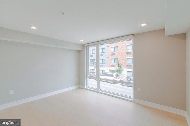 Building Photo - 6604 Ridge Ave