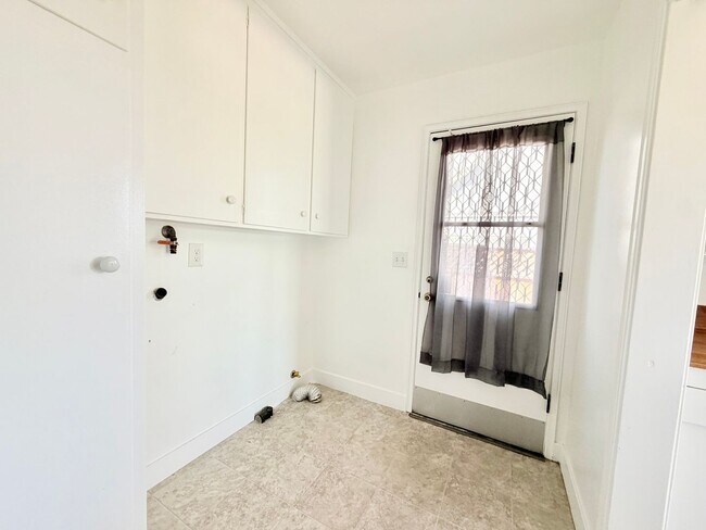 Building Photo - 4 bedroom La Mirada Home