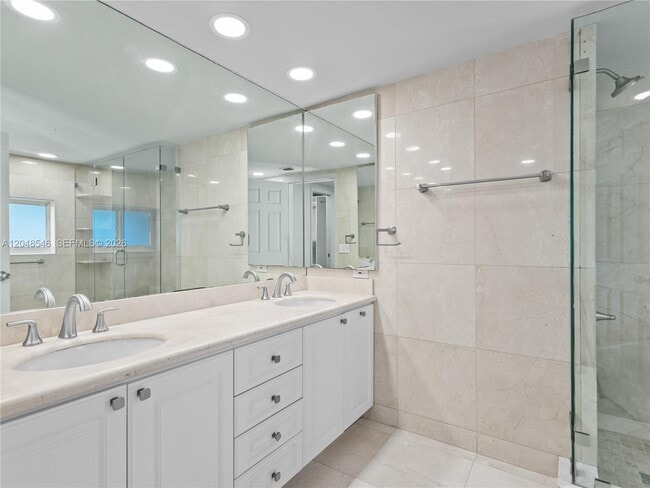 Building Photo - 651 S Mashta Dr
