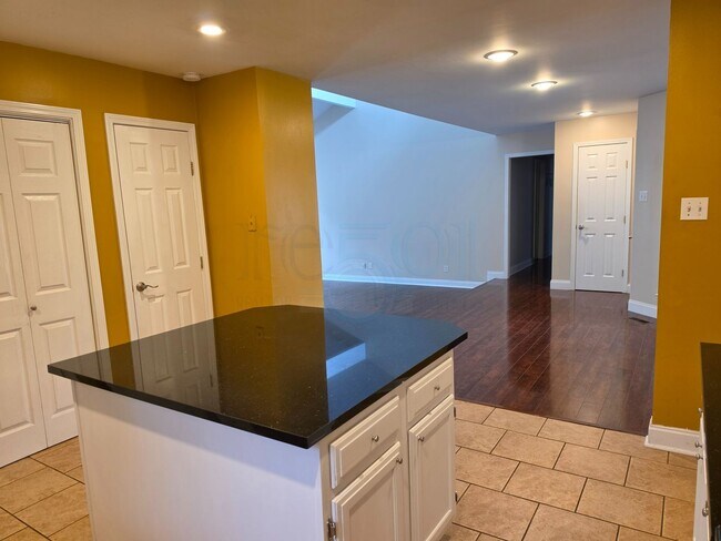 Building Photo - Great 3BR 2BA Find in Pleasant Tree Neighborhood!