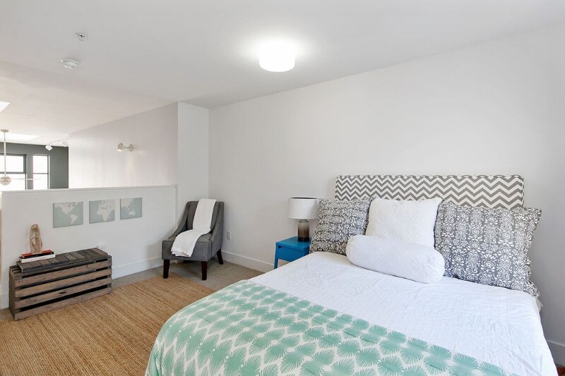 Building Photo - 161 Gilbert St