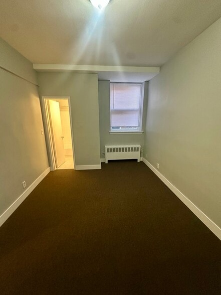 Building Photo - 85 Easton Ave