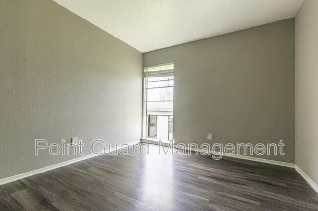 Building Photo - 4550 West Kiest Boulevard - 1034
