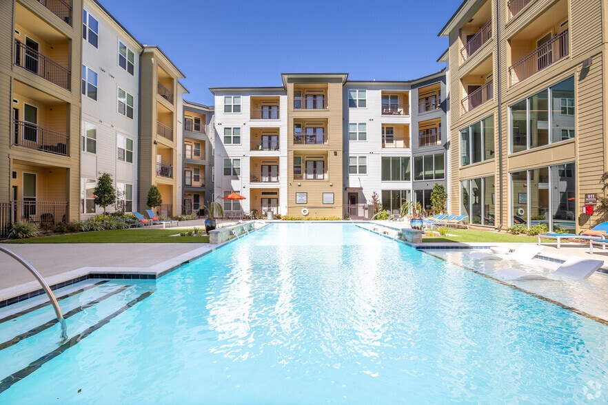 Pool - Icon at Yorktown