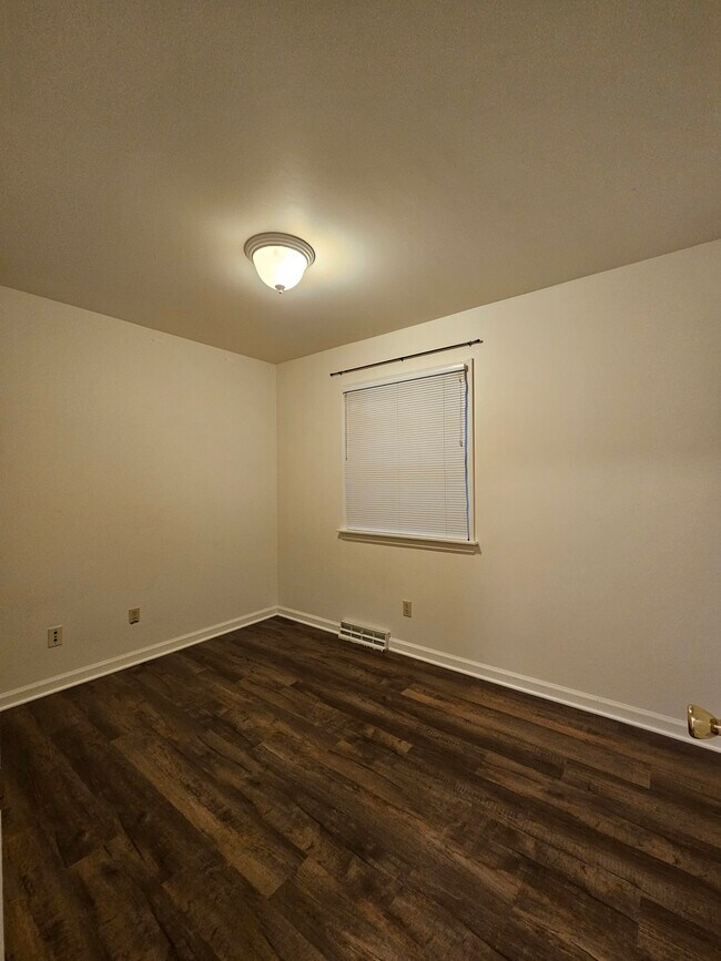 Building Photo - 8127 Anderson Ave NE