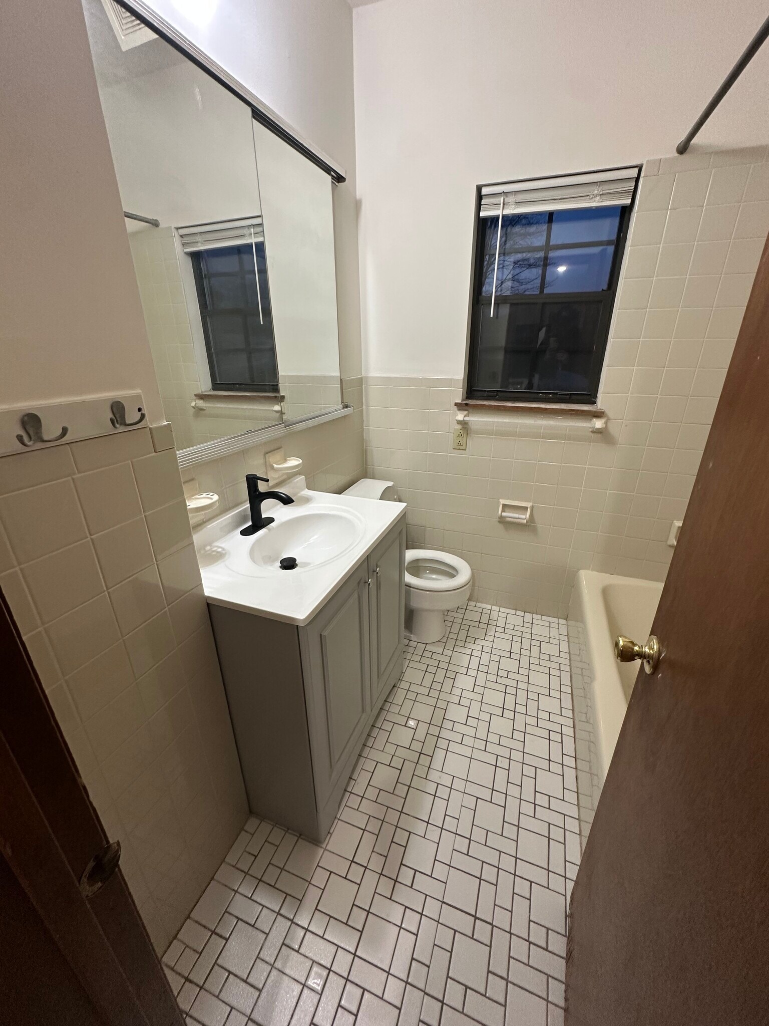 Building Photo - 1747 E 2nd St