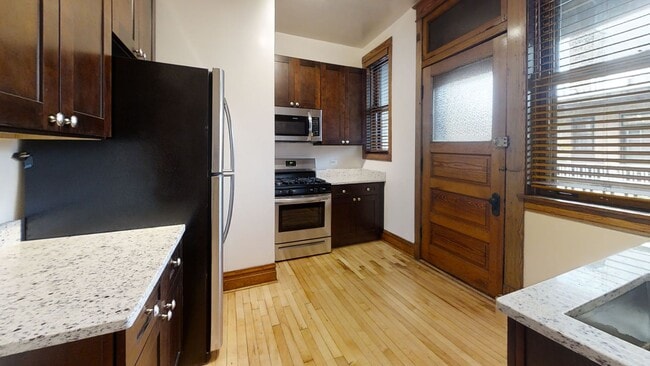 Building Photo - Fantastic three bedroom, one bath in the heart of Wrigleyville Available July 1, 2026