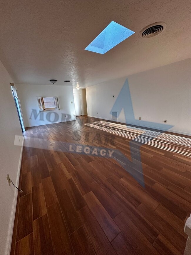 Building Photo - Large 2 bedroom with sunroom in immaculate condition.  Telshor neighborhood with garage!