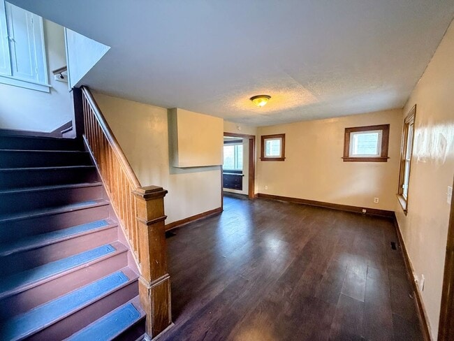Building Photo - Four bedroom one bathroom single family home for rent