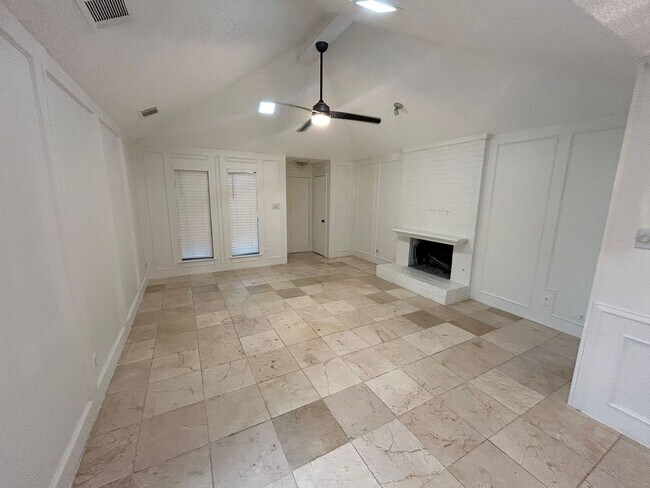 Building Photo - 2019 Chalfont Dr