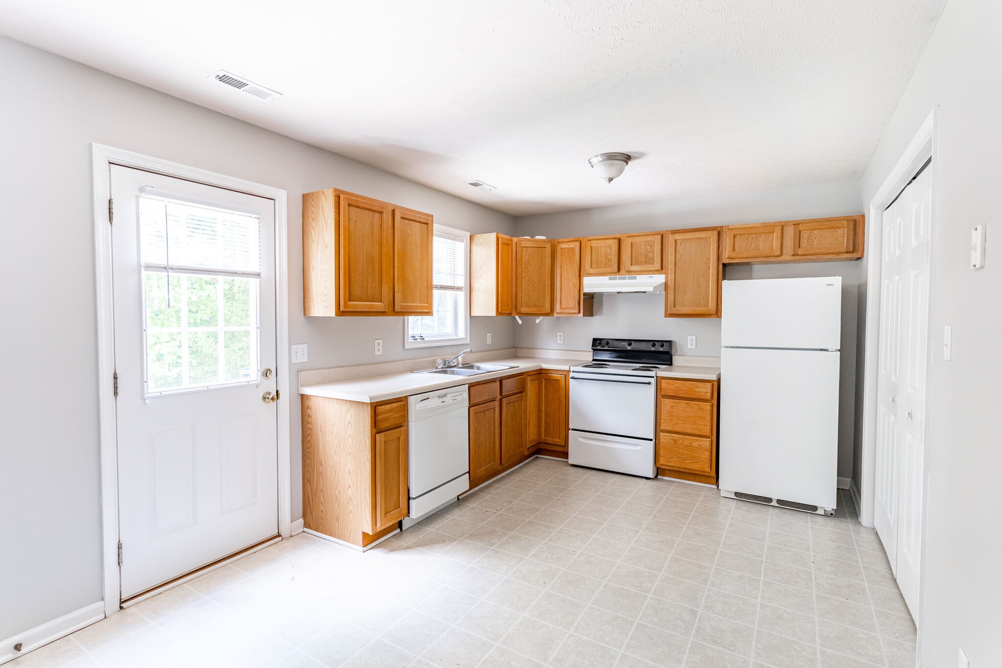 Building Photo - 1051 Blane Dr