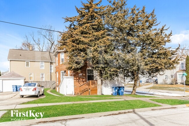 Building Photo - 202 S Park Ave