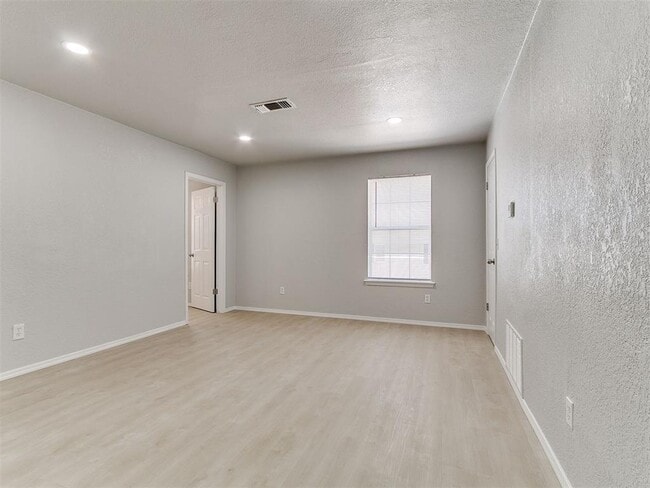 Building Photo - 817 SW 64th St