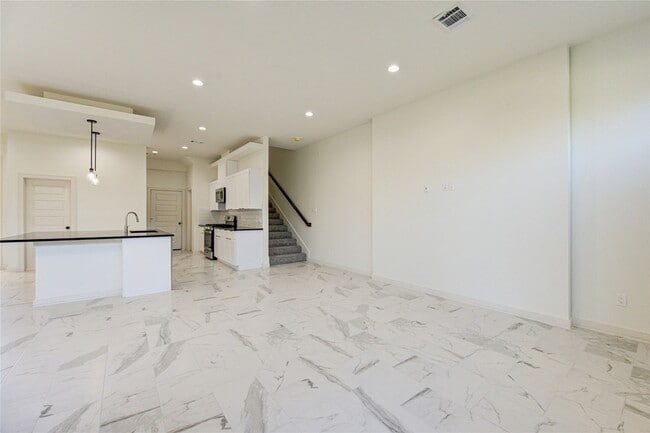 Building Photo - 2922 El Fenice Ln