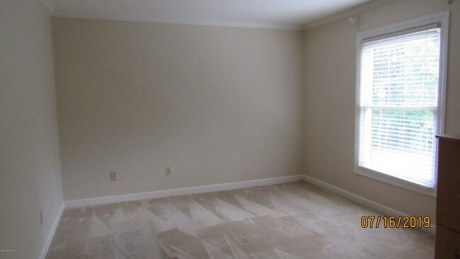 Building Photo - 950 Northwood Commons Dr