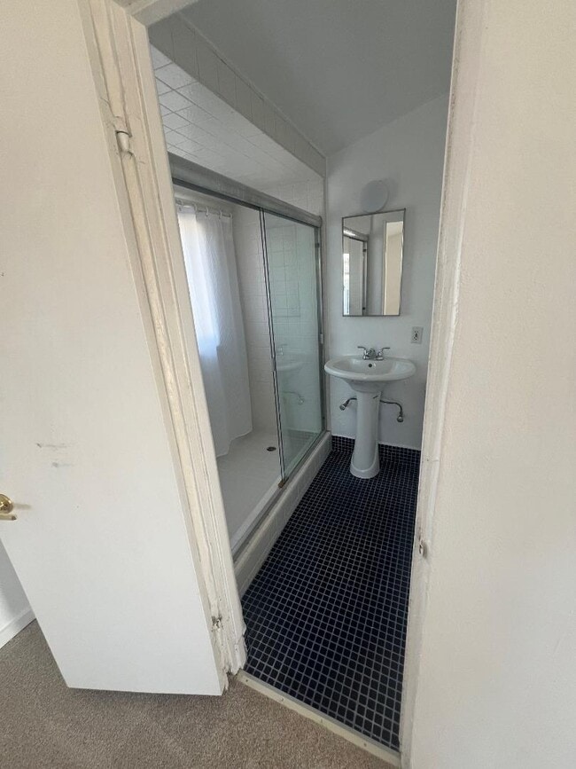 Building Photo - 411 California Ave