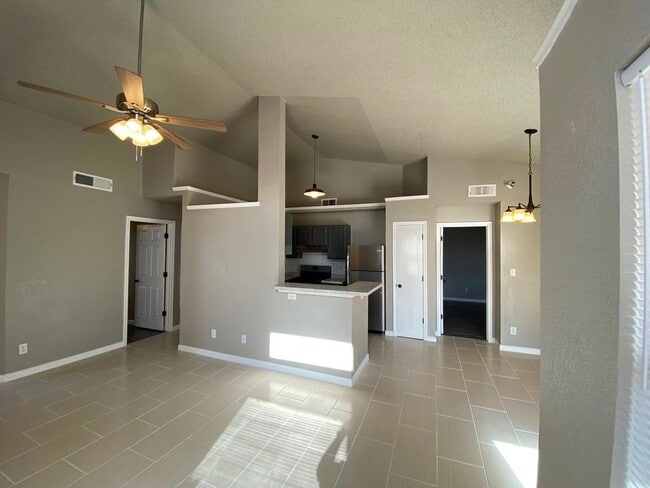 Building Photo - 2914 Royal Knoll Dr