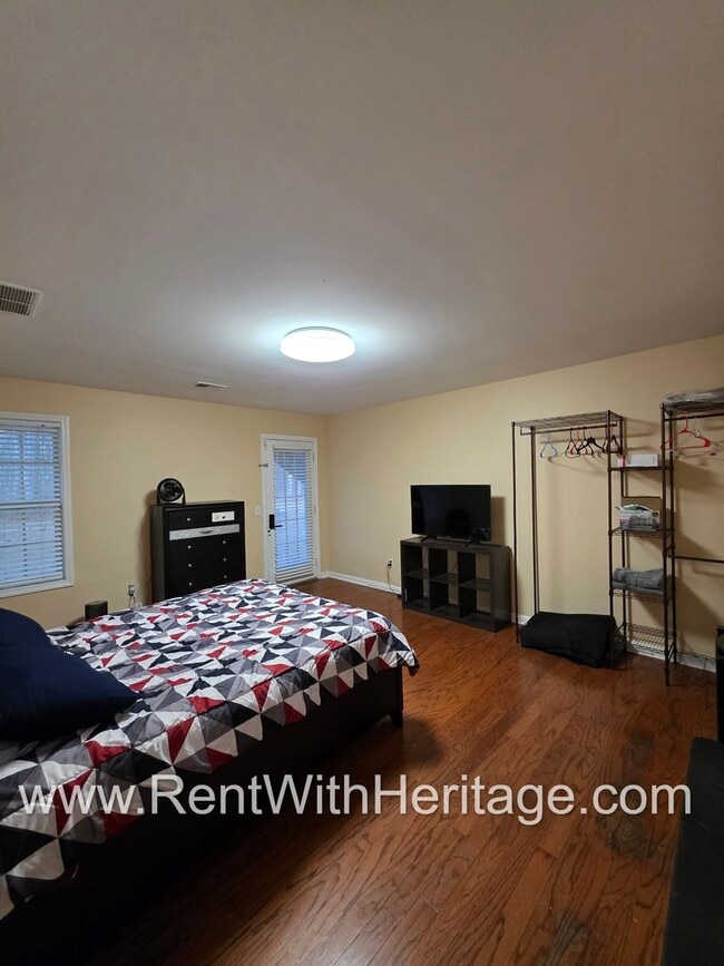 Building Photo - Gorgeous 5 Bd/ 3 Bath Including Full Finished Basement/ Spacious Yard with RV Parking/ Small Subd...