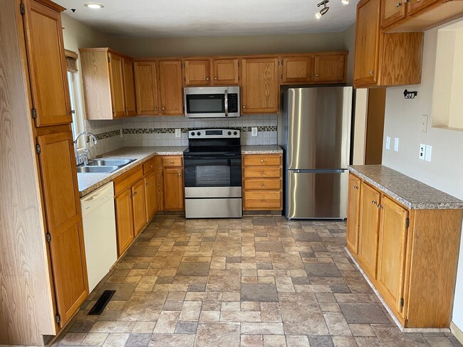Building Photo - Beautiful Home in Bellevue for Rent!!!