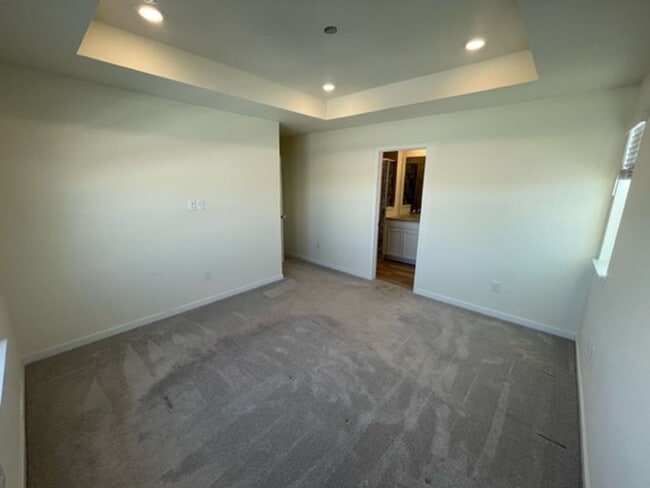 Building Photo - Beautiful & Spacious 4Bed, 3Bath In Breathtaking Erie Co,