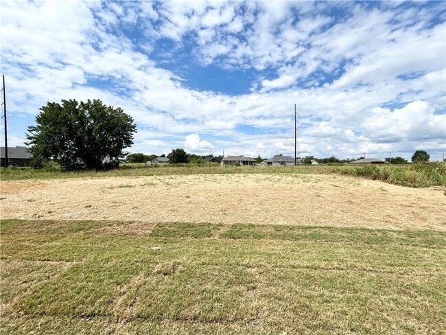 Building Photo - 10 Briscoe Ln