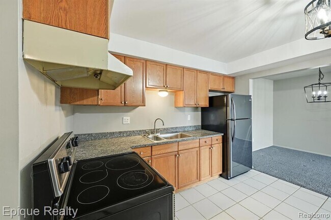 Building Photo - 29792 City Center Dr