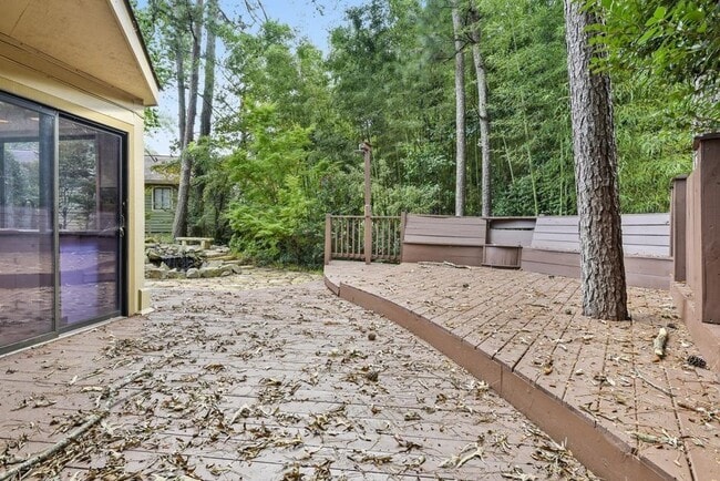Building Photo - 1000 Muirfield Dr NE