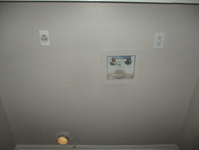 Building Photo - Call 832-538-3442 To Schedule Your Showing...