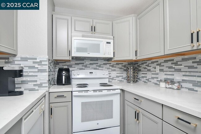 Building Photo - 1072 Maywood Ln