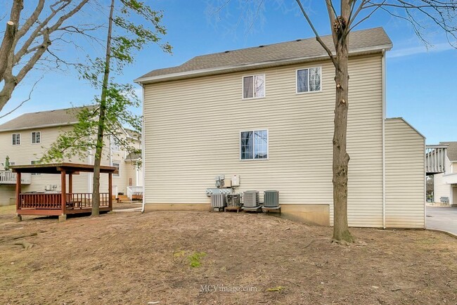 Building Photo - 1663 Liberty St