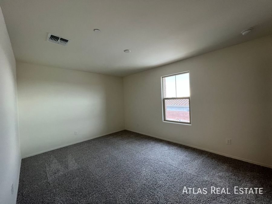 Building Photo - 13046 N Murray Dr
