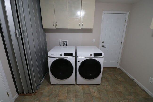 Building Photo - Beautiful 4 Bed 2 Bath House