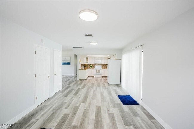 Building Photo - 1421 SE 29th Terrace