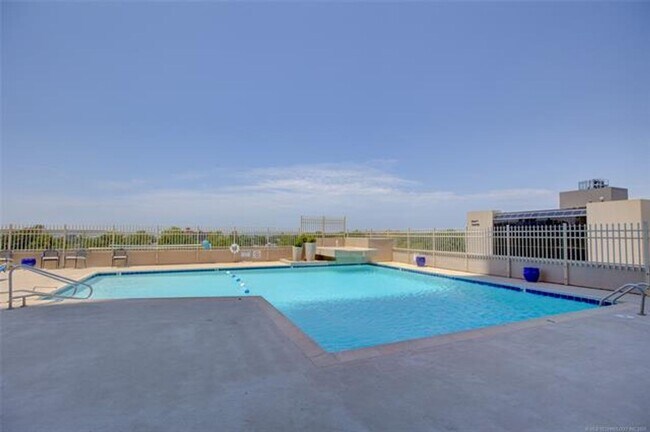 Building Photo - Adorable 2 bed 2 bath in historic Liberty Tower