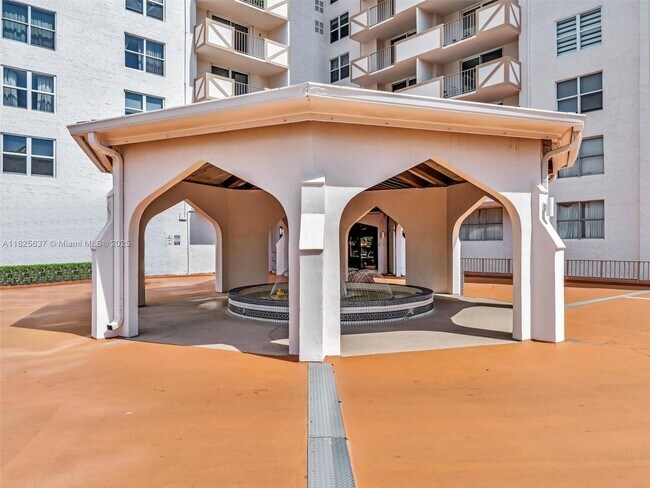 Building Photo - 1865 S Ocean Dr