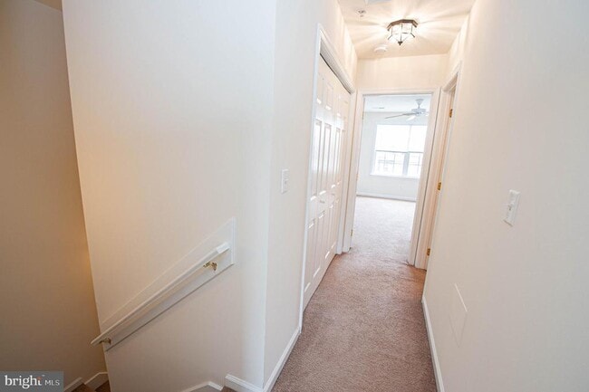 Building Photo - 438 Parkview Ct