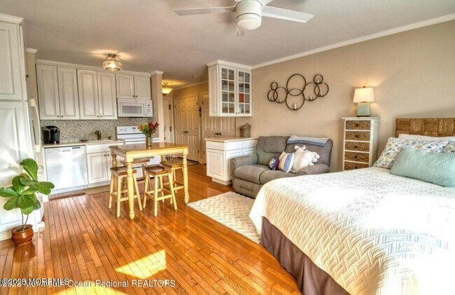 Building Photo - 5 Ocean Ave N