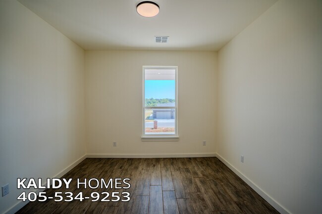 Building Photo - 2103 Kalidy Dr