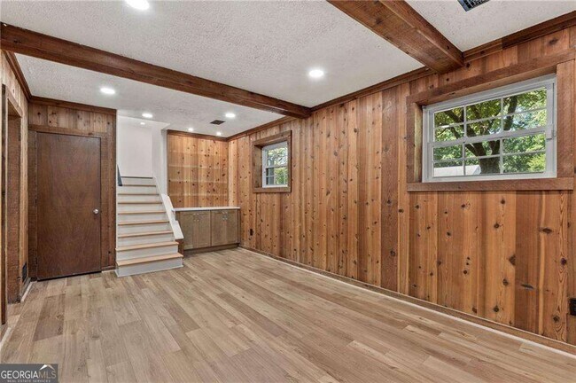 Building Photo - 472 Barnsdale Dr