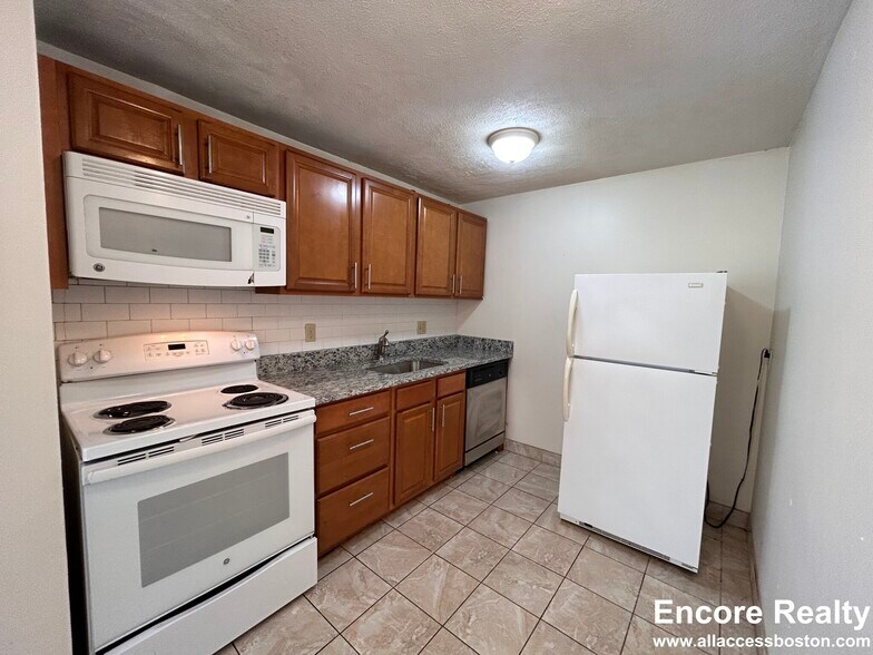 Building Photo - 71 Gardner St