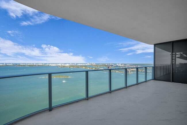 Building Photo - 700 NE Miami Pl