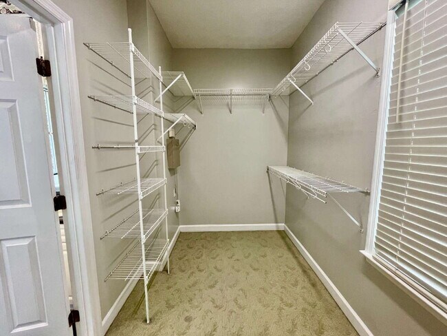 Building Photo - Spacious 3-Bedroom Nest with 2.5 Baths And...