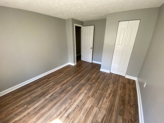 Building Photo - 5009 Cherry Creek Pkwy S