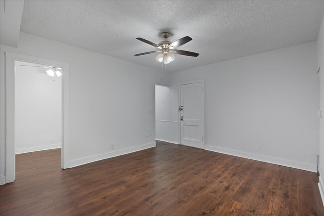 Building Photo - 3727 N Pine Grove Ave