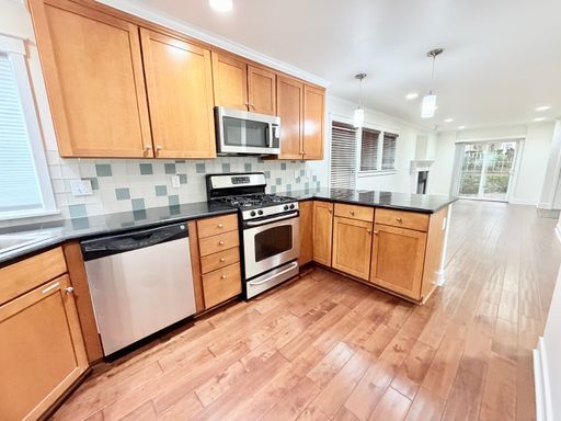 Building Photo - Urban Madison Valley three-bedroom townhome Available April 1st, 2026