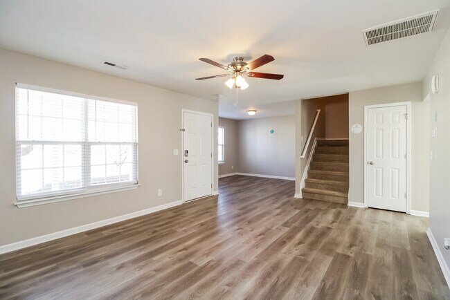 Building Photo - 1220 Maple Ridge Dr