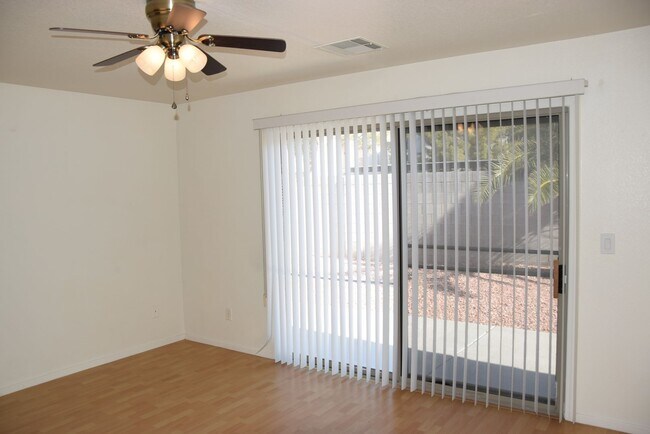 Building Photo - SINGLE STORY SOUTHWEST  HOME