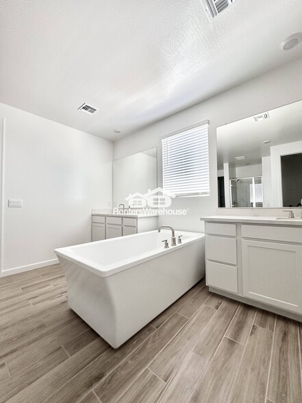 Building Photo - 7431 W Whitehorn Trail