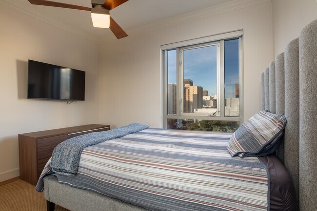 Building Photo - Stunning Corner Condo with City Views in the Heart of Gaslamp