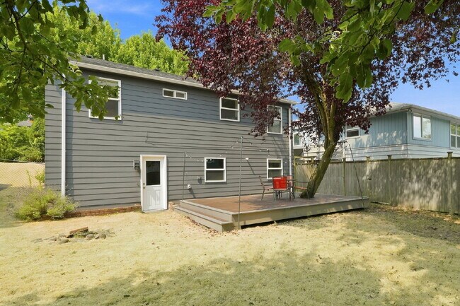Building Photo - Beautiful Magnolia Home with Updated Kitchen, Spacious Yard & Flexible Living Space!- Available N...